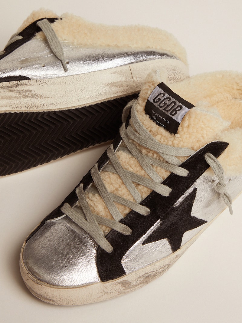 Golden Goose - Super-Star Sabot para mujer de piel laminada plateada y estrella negra in 