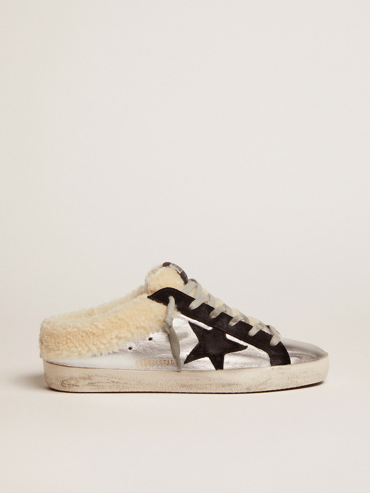 Super Star Sabot para mujer de piel laminada plateada y estrella negra Golden Goose