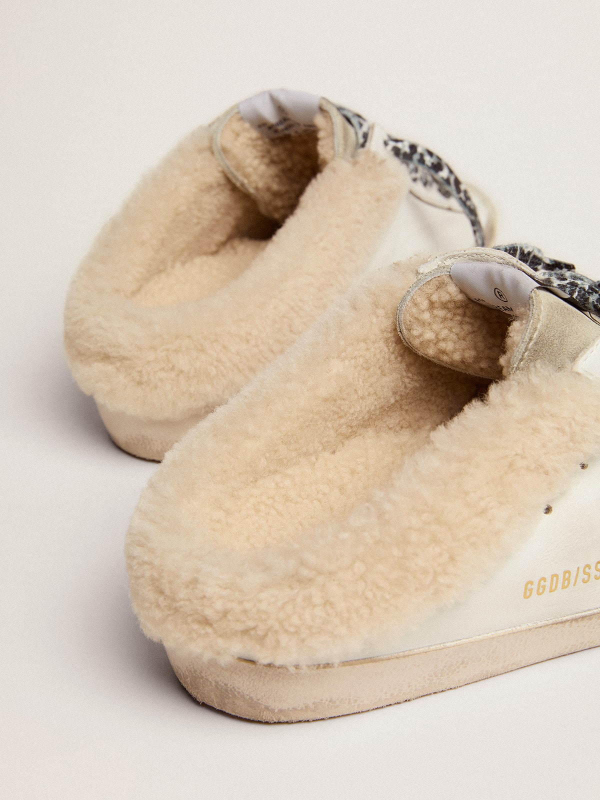 Golden Goose - Super-Star Sabot para mujer con estrella de purpurina rosa y forro de shearling in 