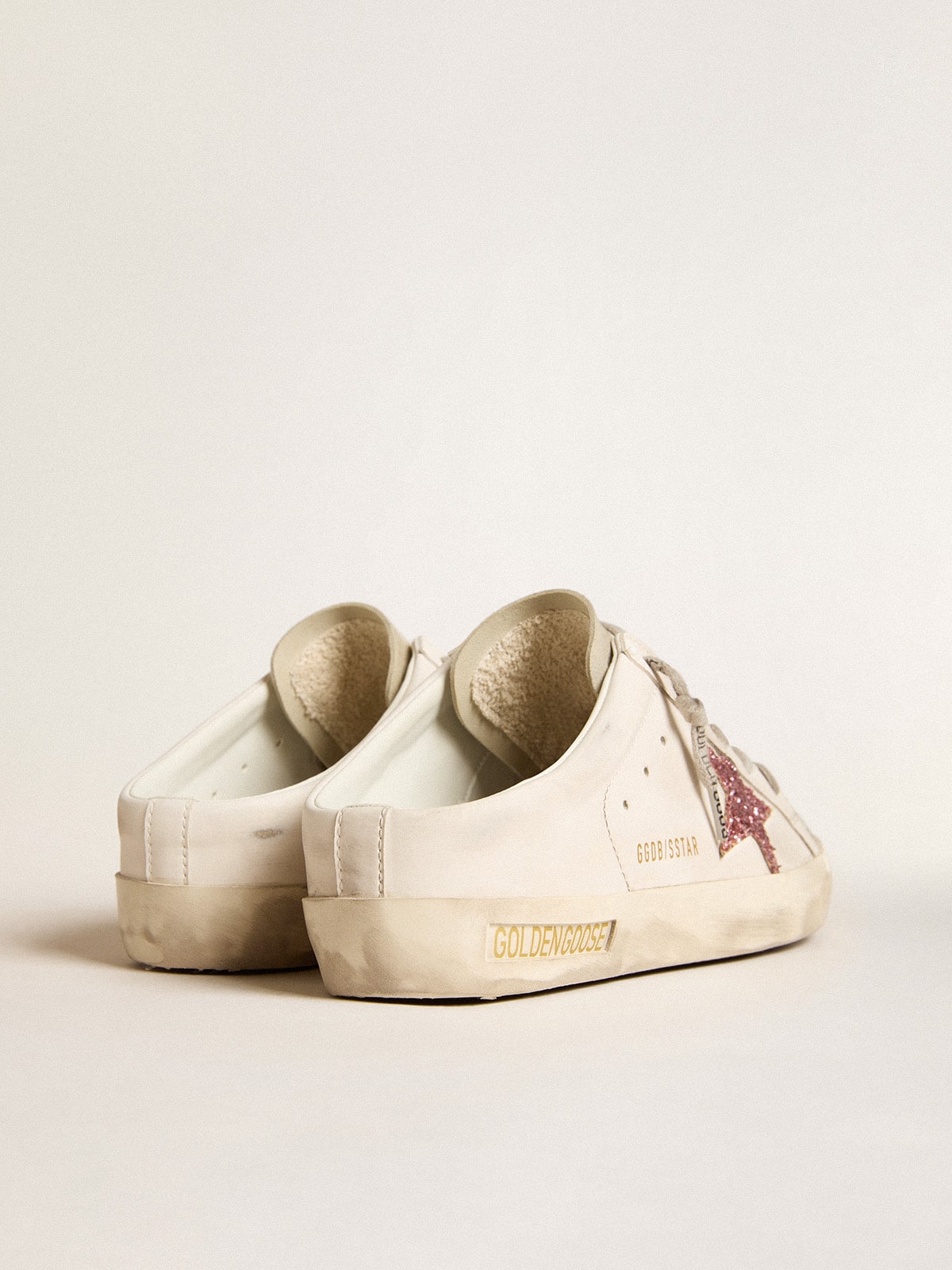 Golden Goose - Mule Super-Star de base vegetal com estrela de glitter rosa e biqueira de suede in 