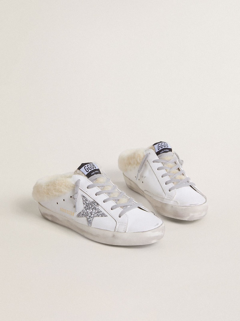 Golden Goose - Mules Super-Star de piel blanca y forro de shearling con estrella plateada in 