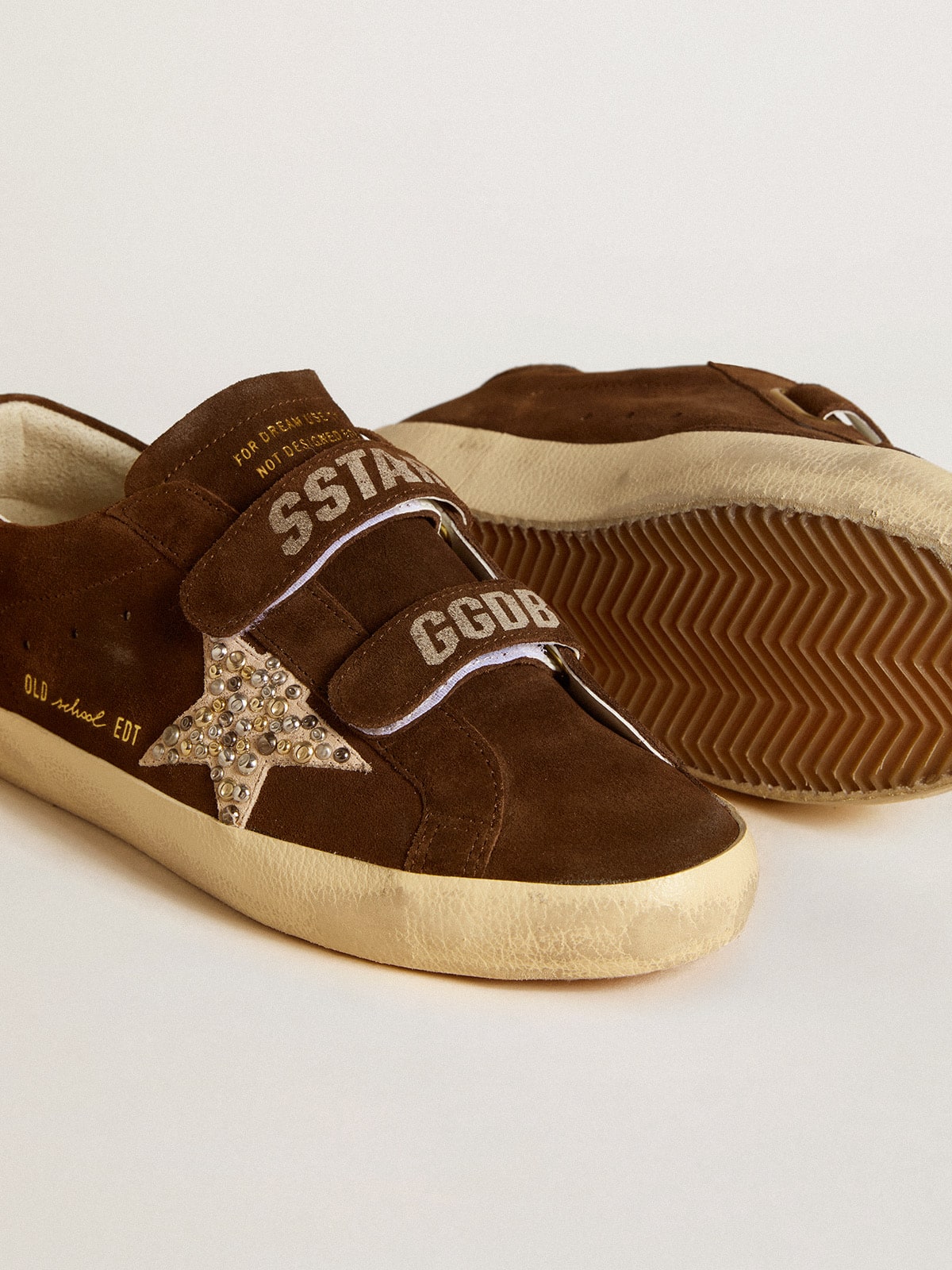 Golden Goose - Old School in suede marone con stella in suede beige con borchie e perle in 