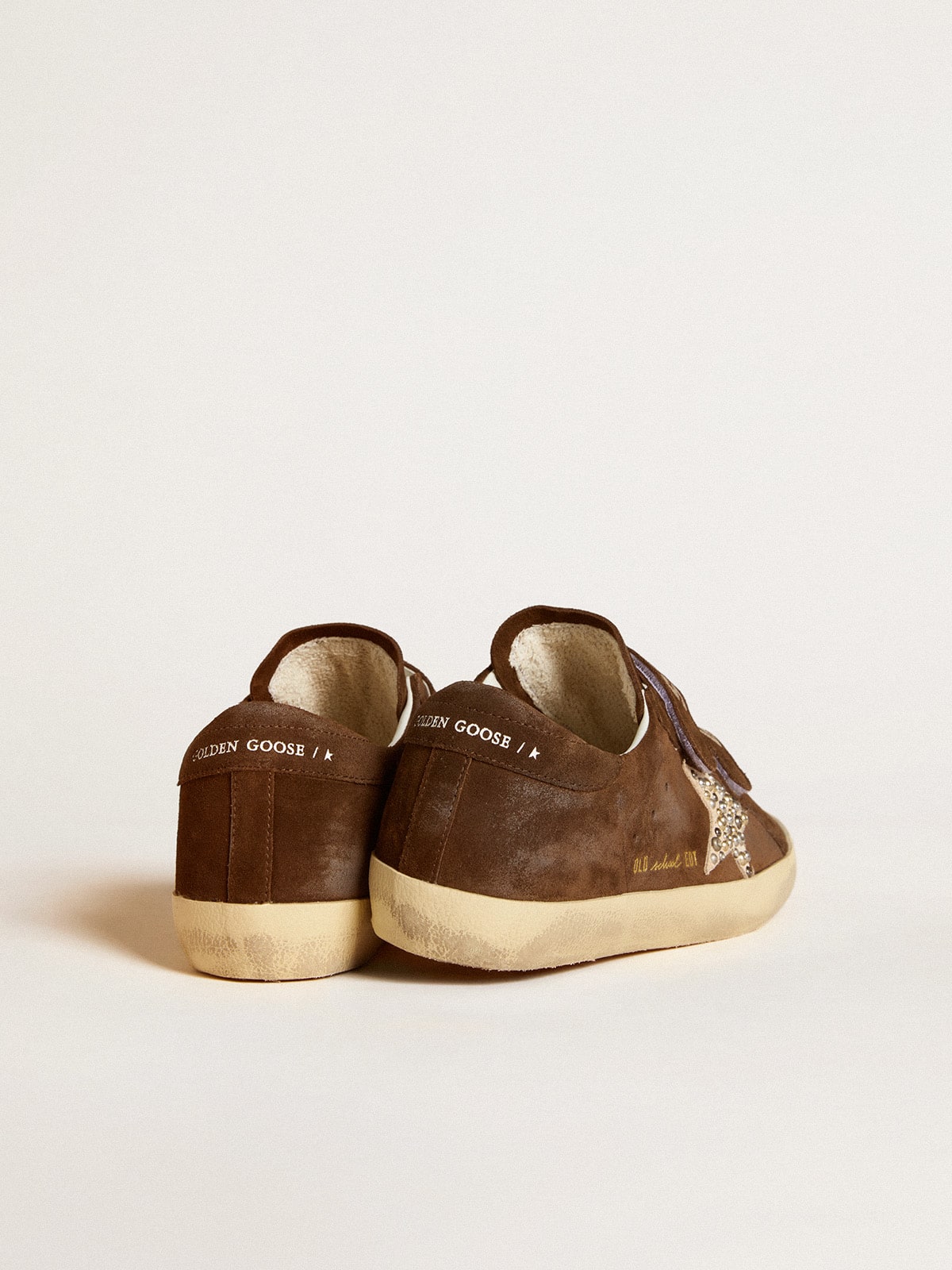 Golden Goose - Old School in suede marone con stella in suede beige con borchie e perle in 