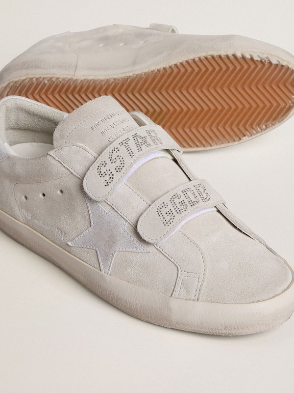 Golden Goose - Women's Old School in light gray suede with a leather star with micro-glitter in 