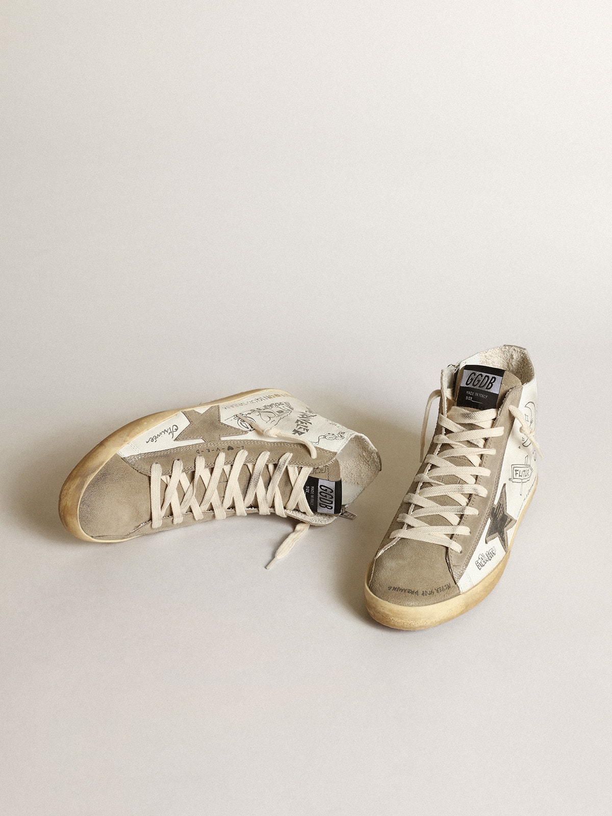 Golden Goose - Damen Francy mit taubengrauen Rauledereinsätzen und All-Over-Schriftzug in 