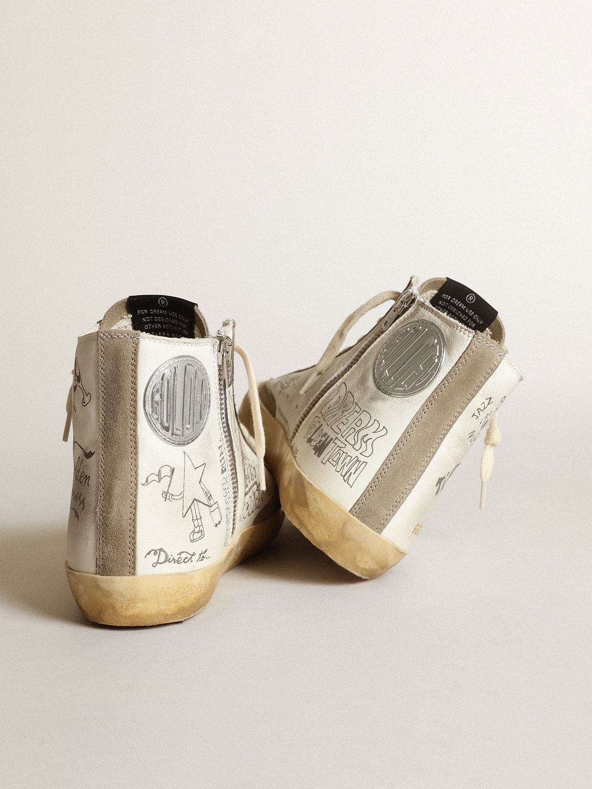 Golden Goose - Damen Francy mit taubengrauen Rauledereinsätzen und All-Over-Schriftzug in 