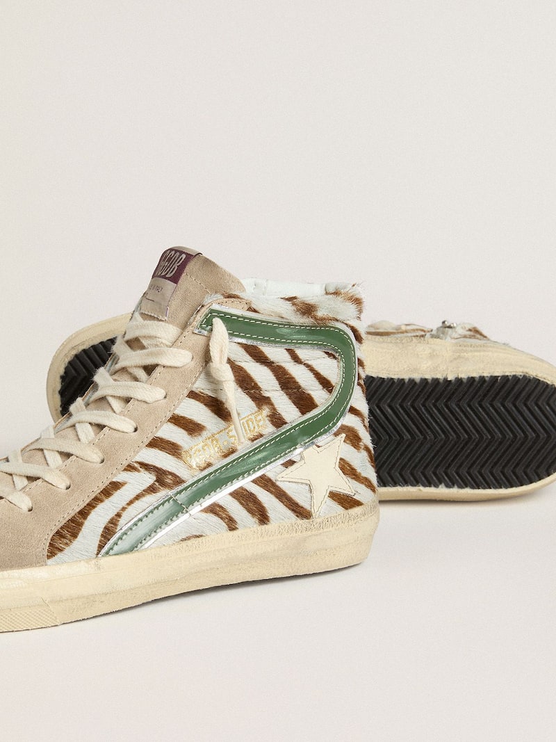 Golden Goose - Slide pour femme en cuir fa&ccedil;on poulain z&eacute;br&eacute; avec virgule en cuir lam&eacute; vert in 