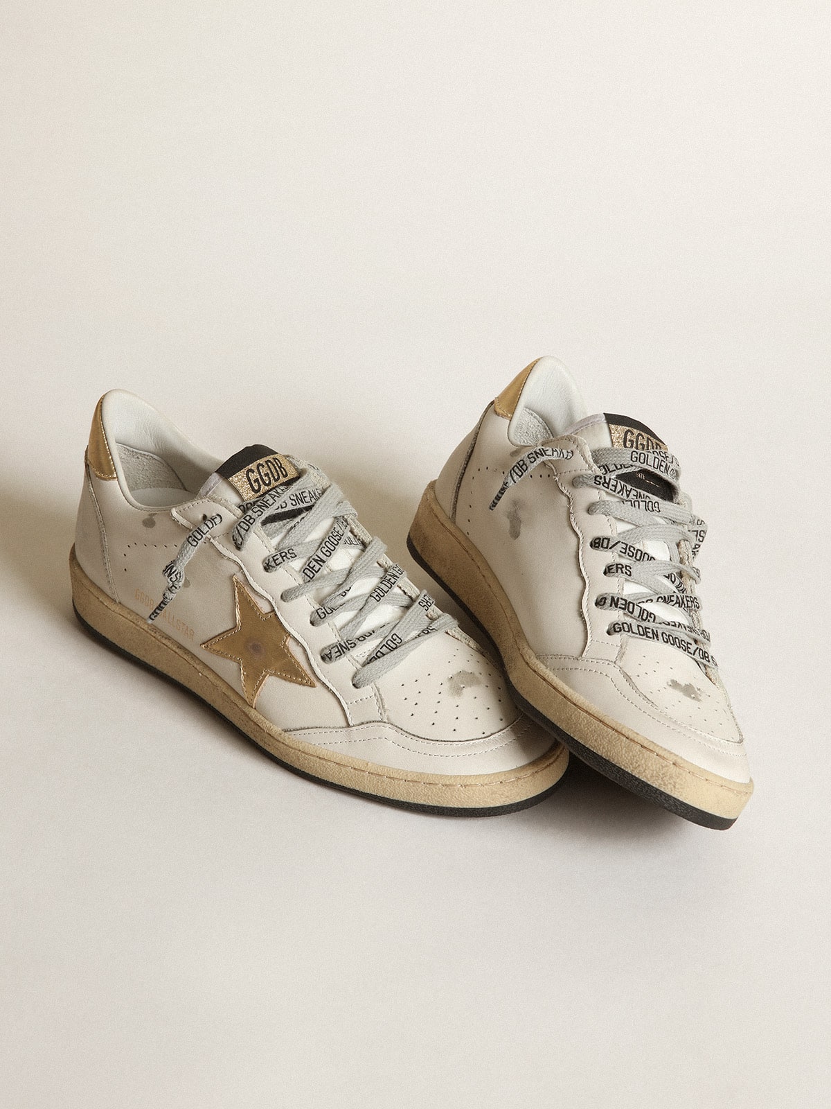 Ball Star femme avec etoile et contrefort dores Golden Goose