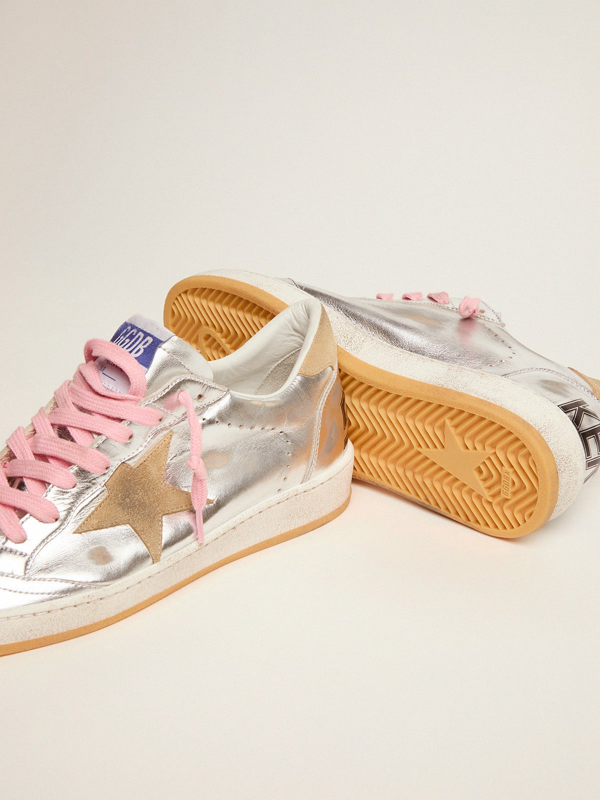 Golden Goose - Ball Star LTD en cuir lamé argenté avec détails en daim   in 