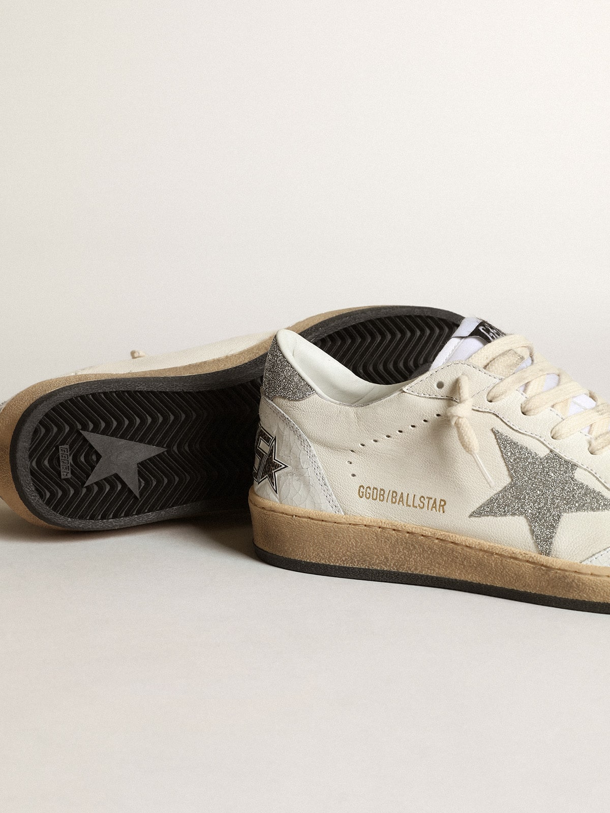 Golden Goose - Ball Star branco com estrela e tal&atilde;o com cristais Swarovski in 