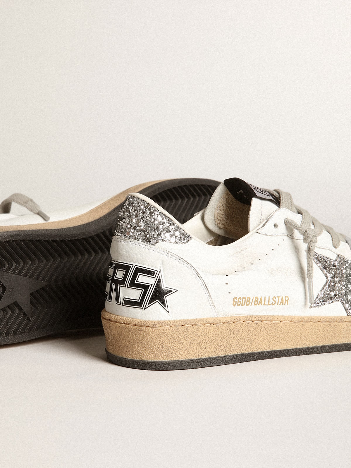 Golden Goose - Ball Star feminino de napa com estrela branca e talão de glitter in 