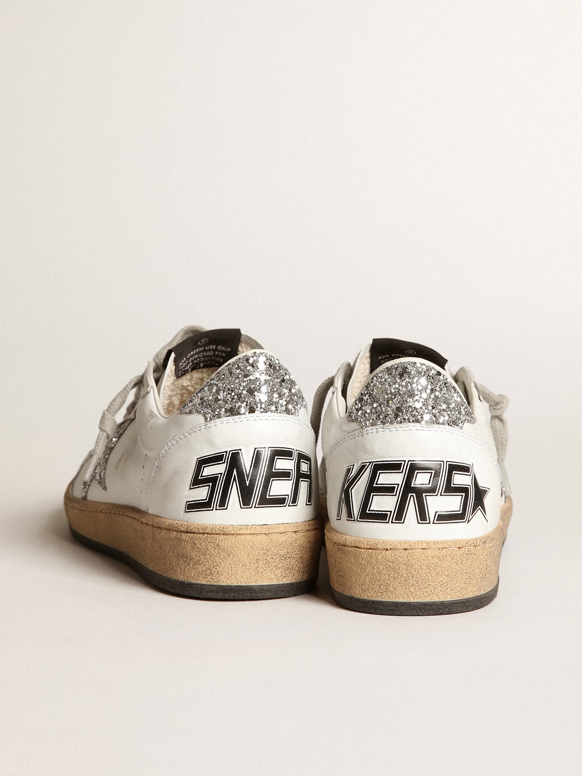 Golden Goose - Ball Star feminino de napa com estrela branca e talão de glitter in 