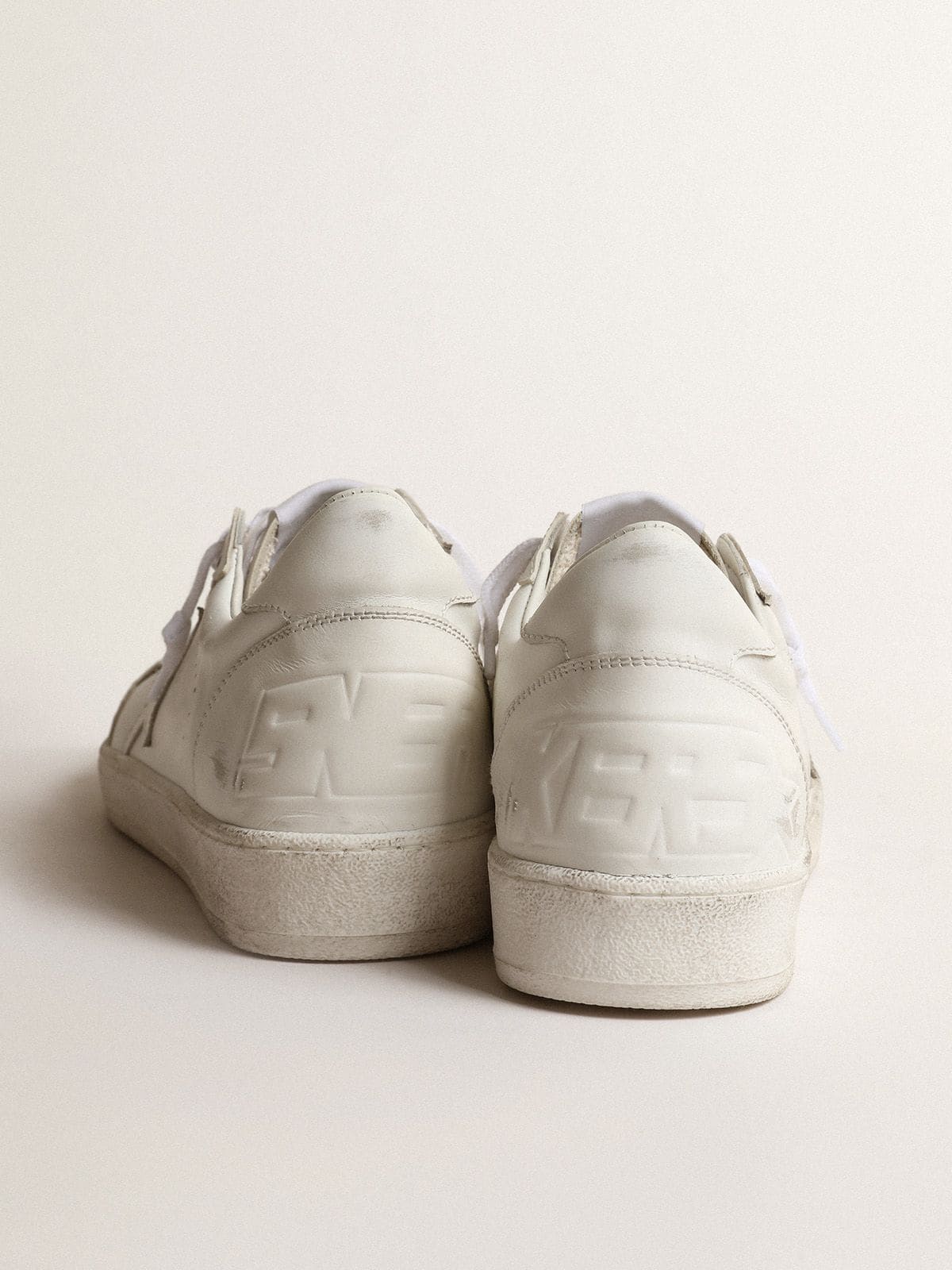 Golden Goose - Ball Star pour homme en cuir blanc avec étoile et contrefort en cuir blanc in 