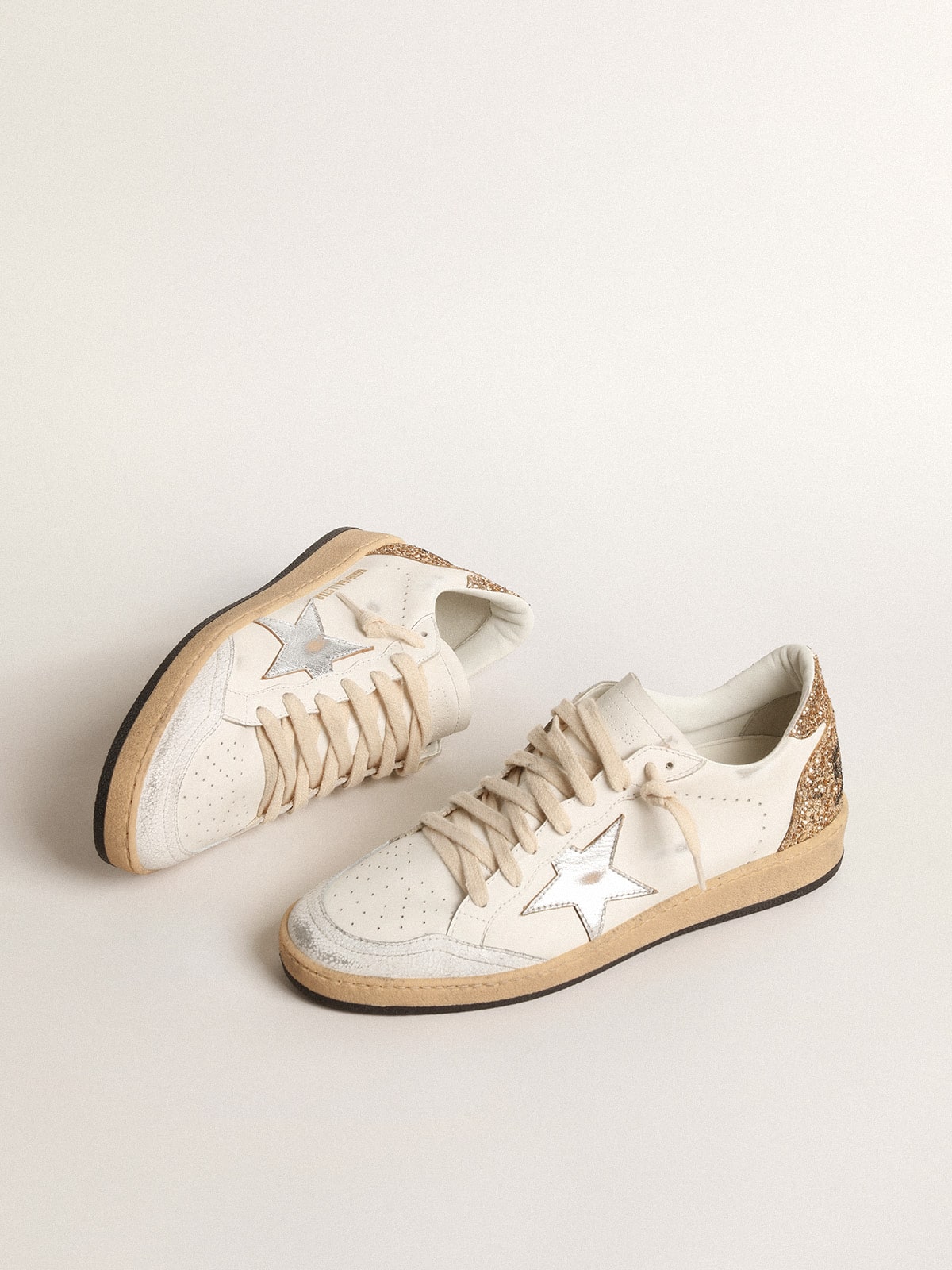 Golden Goose - Ball Star avec étoile en cuir lamé et contrefort à paillettes in 