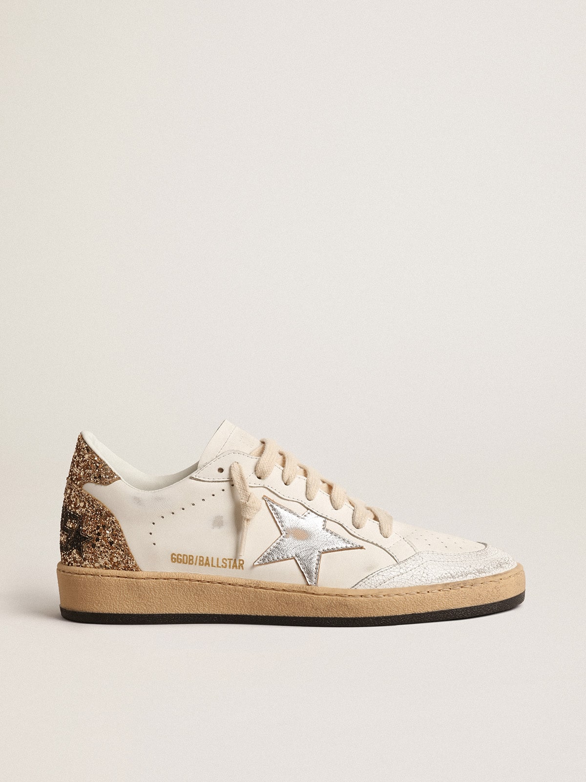 Golden Goose - Ball Star avec étoile en cuir lamé et contrefort à paillettes in 