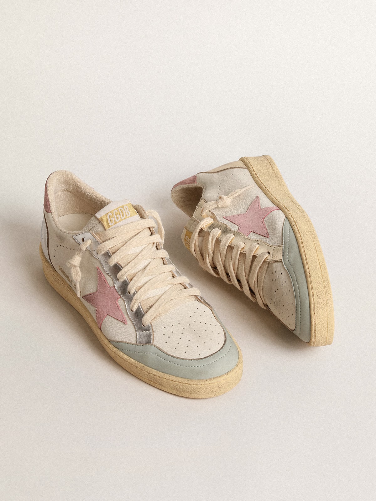 Golden Goose - Ball Star con estrella de ante rosa y aplicaciones de piel laminada in 
