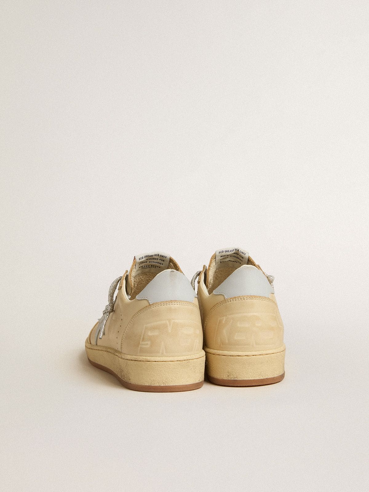 Golden Goose - Ball Star LTD de Mujer de piel color crema con estrella y refuerzo del talón de piel gris claro in 