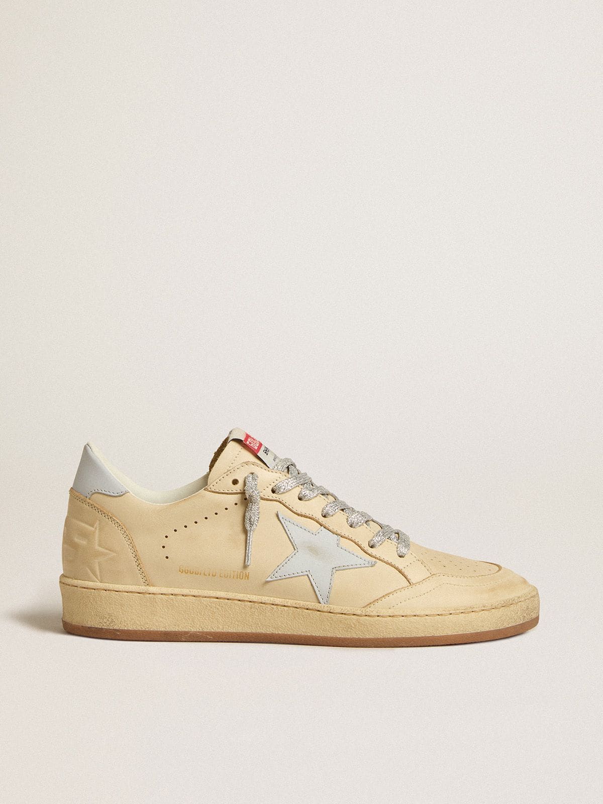 Golden Goose - Ball Star LTD de Mujer de piel color crema con estrella y refuerzo del talón de piel gris claro in 