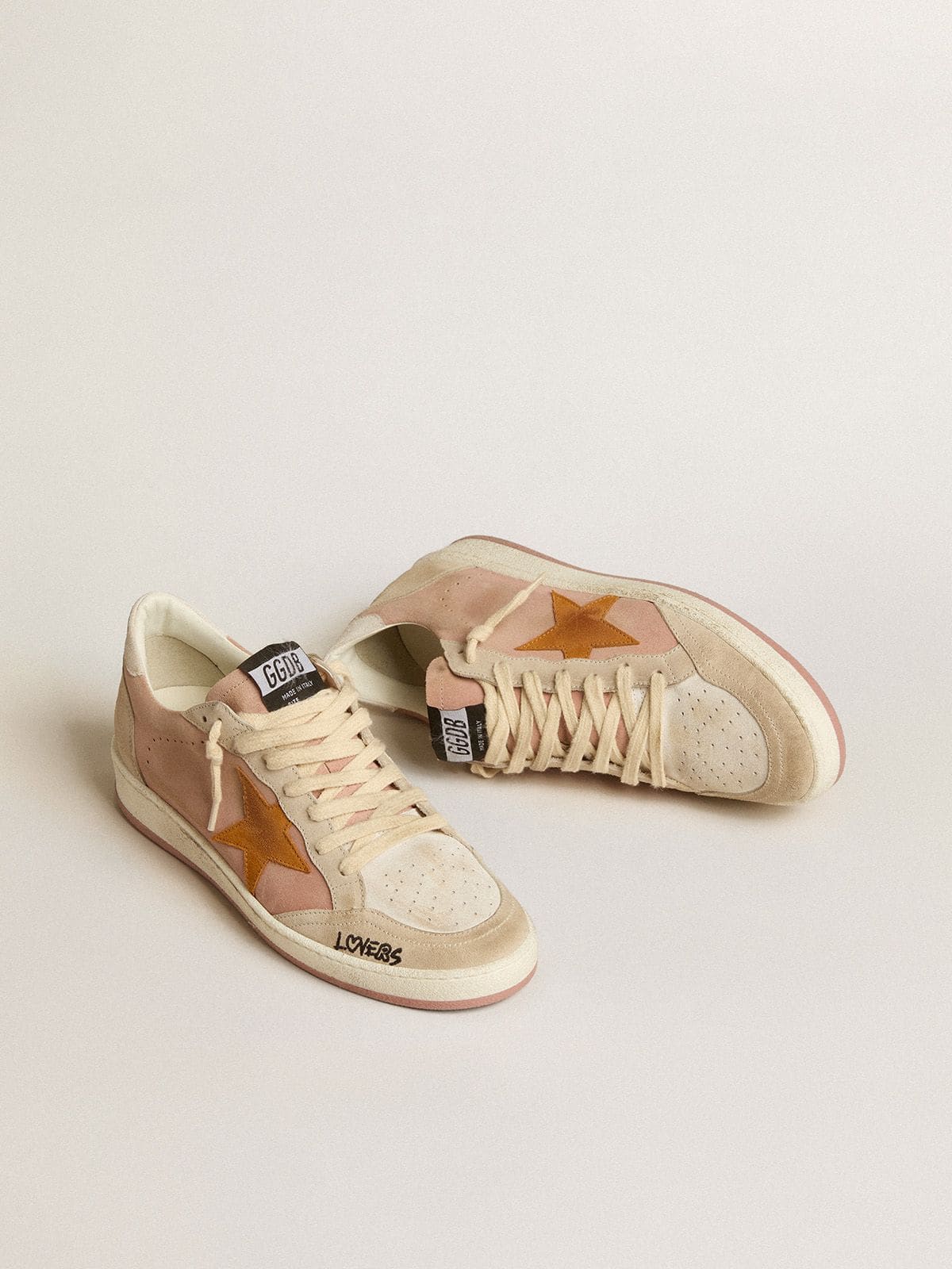 Golden Goose - Ball Star femme en cuir velours avec étoile orange et empiècement argenté in 