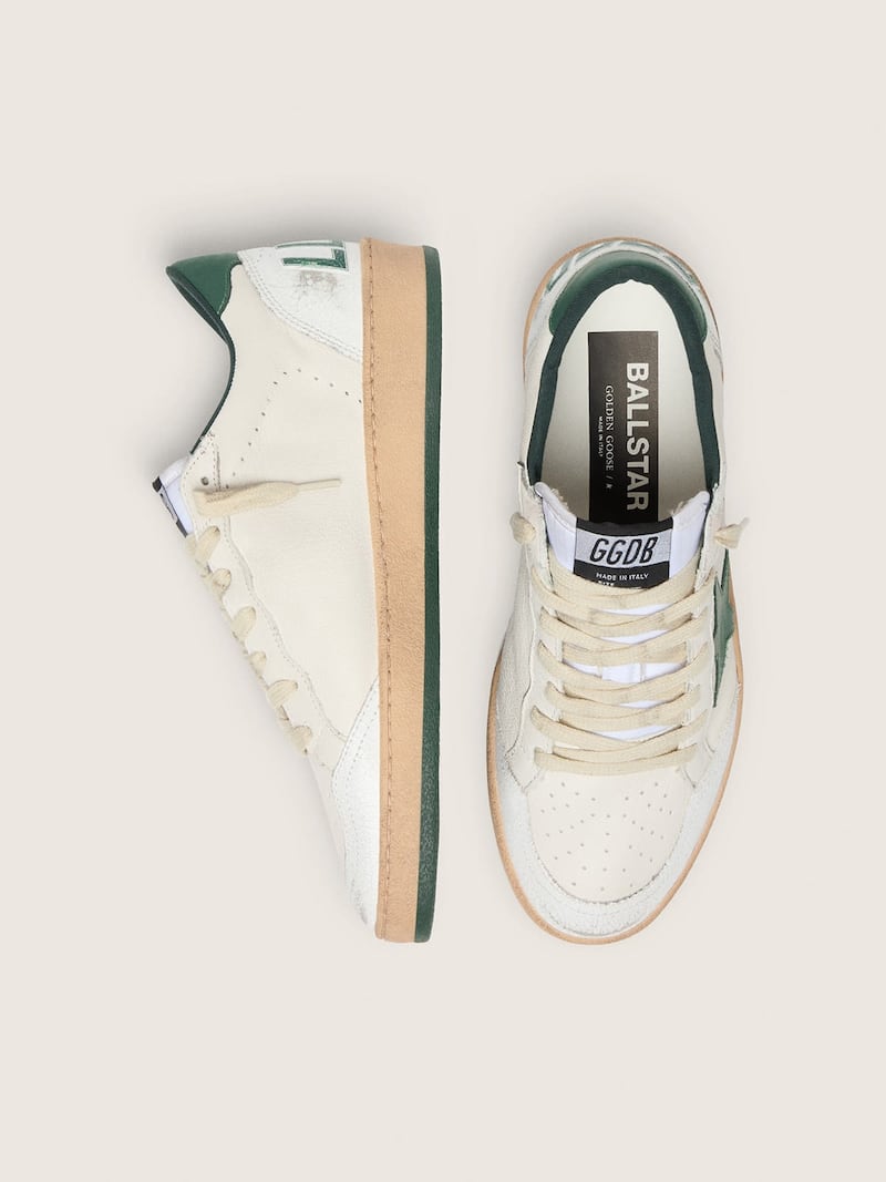 Golden Goose - Ball Star Wishes de mujer de napa blanca con estrella y refuerzo del tal&oacute;n de piel verde in 