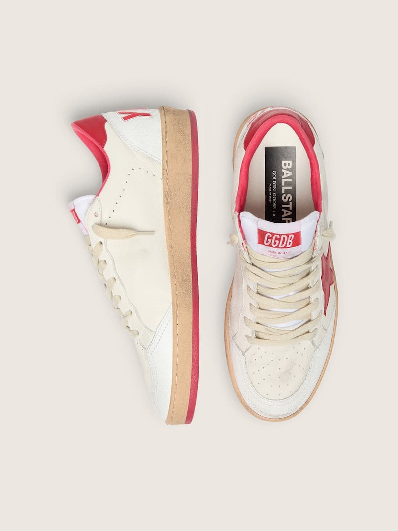 Golden Goose - Ball Star Wishes de mujer de piel blanca con estrella y refuerzo del tal&oacute;n rojos in 