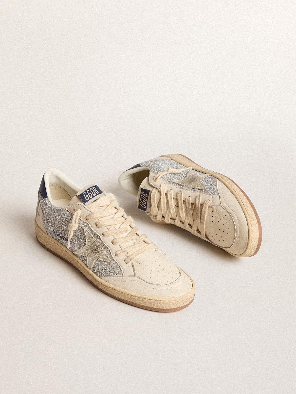 Golden Goose - Ball Star Donna LTD in cristalli Swarovski e pelle con stella in suede bianco in 