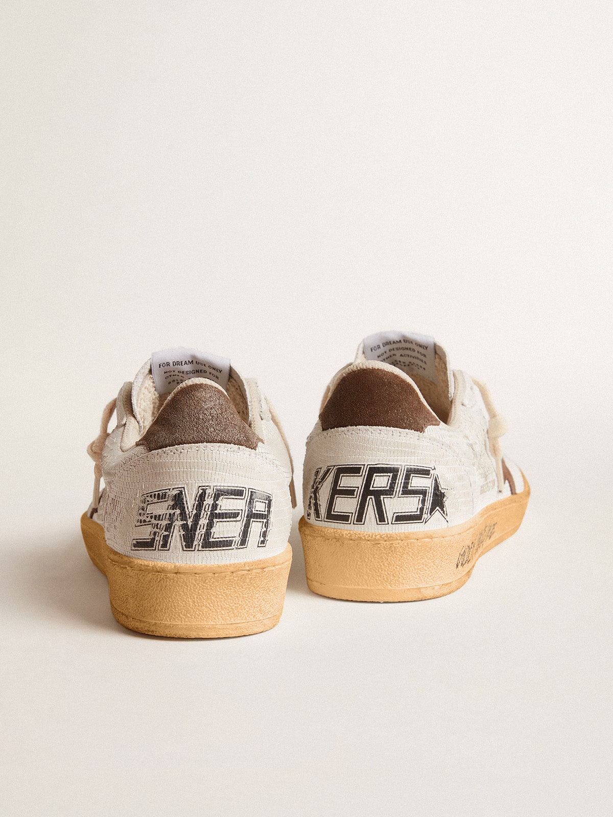 Golden Goose - Ball Star Donna in nabuk bianco con stella e talloncino in suede marrone in 