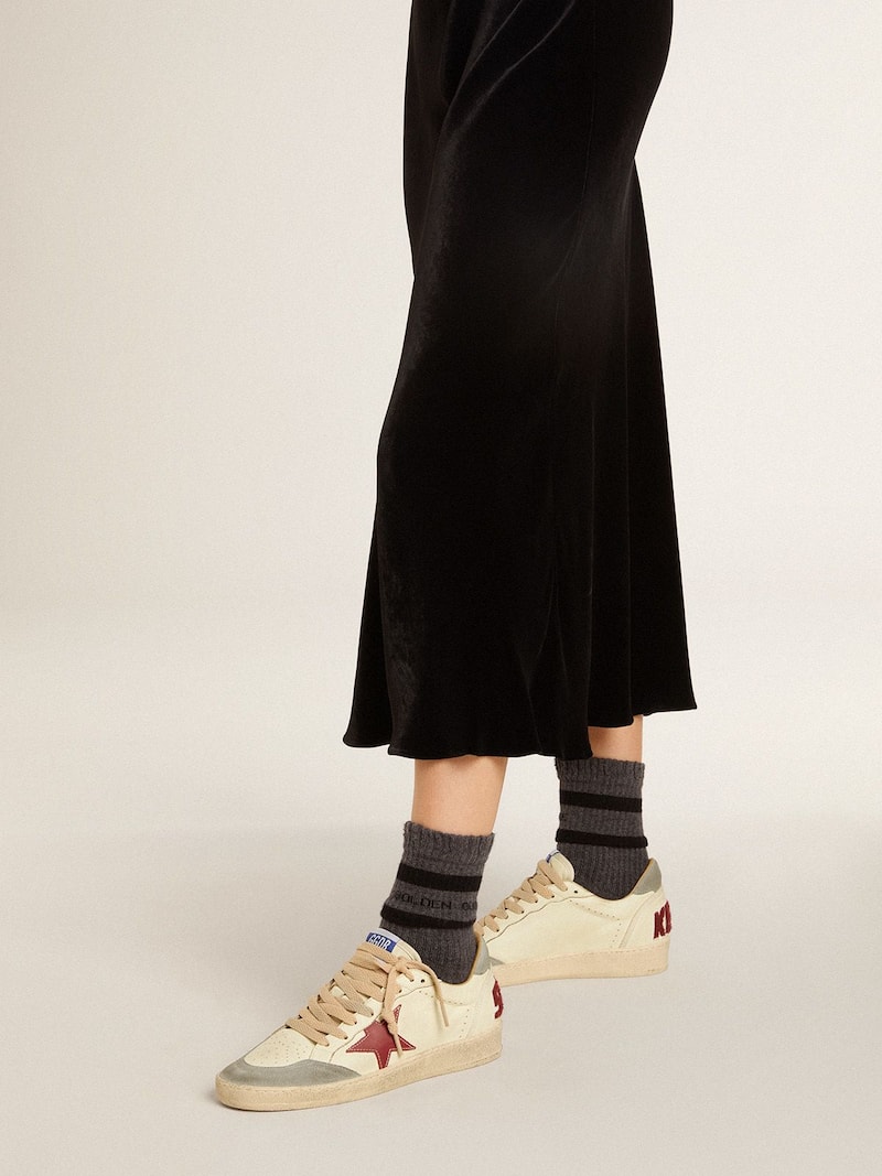 Golden Goose - Ball Star LTD f&uuml;r Damen aus Nappa mit Leder-Stern und silberfarbenem Rauleder an der Fersenpartie in 