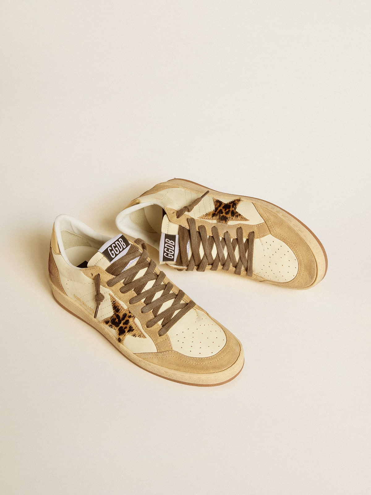 Golden Goose - Ball Star aus Nappaleder und Rauleder mit Stern aus Cavallino-Leder und Metallic-Ferse in 