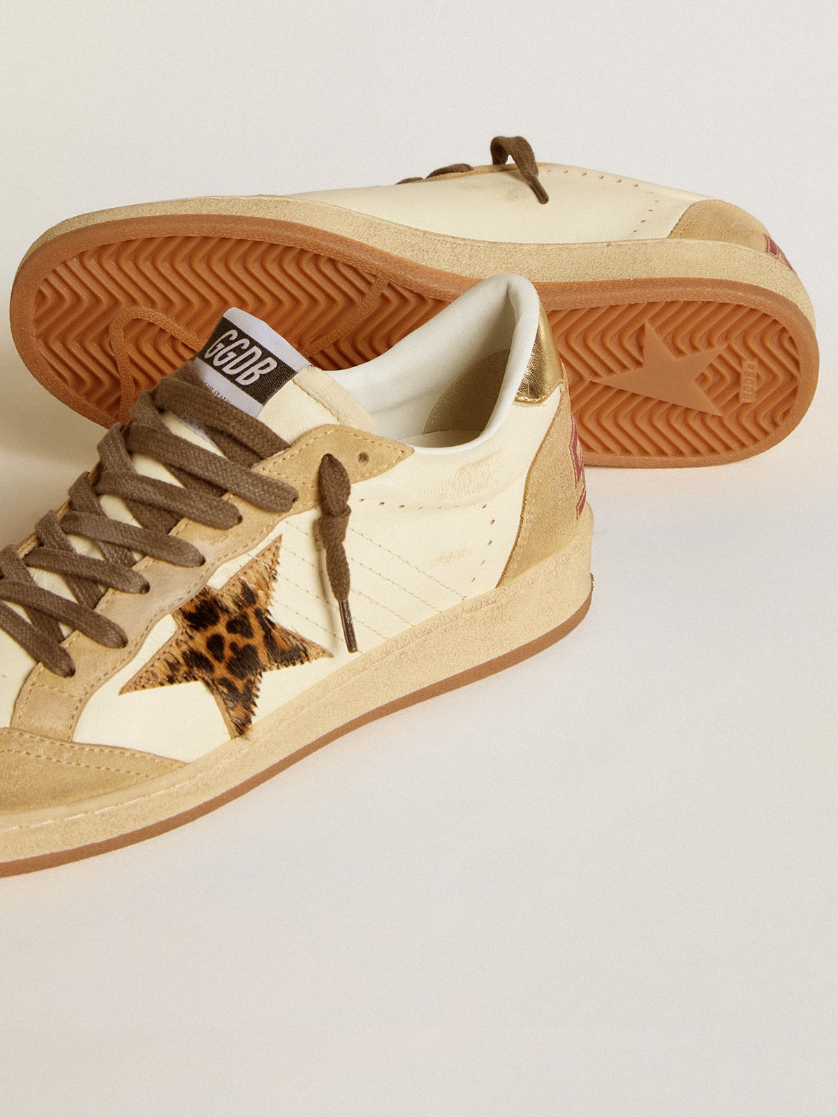 Golden Goose - Ball Star aus Nappaleder und Rauleder mit Stern aus Cavallino-Leder und Metallic-Ferse in 