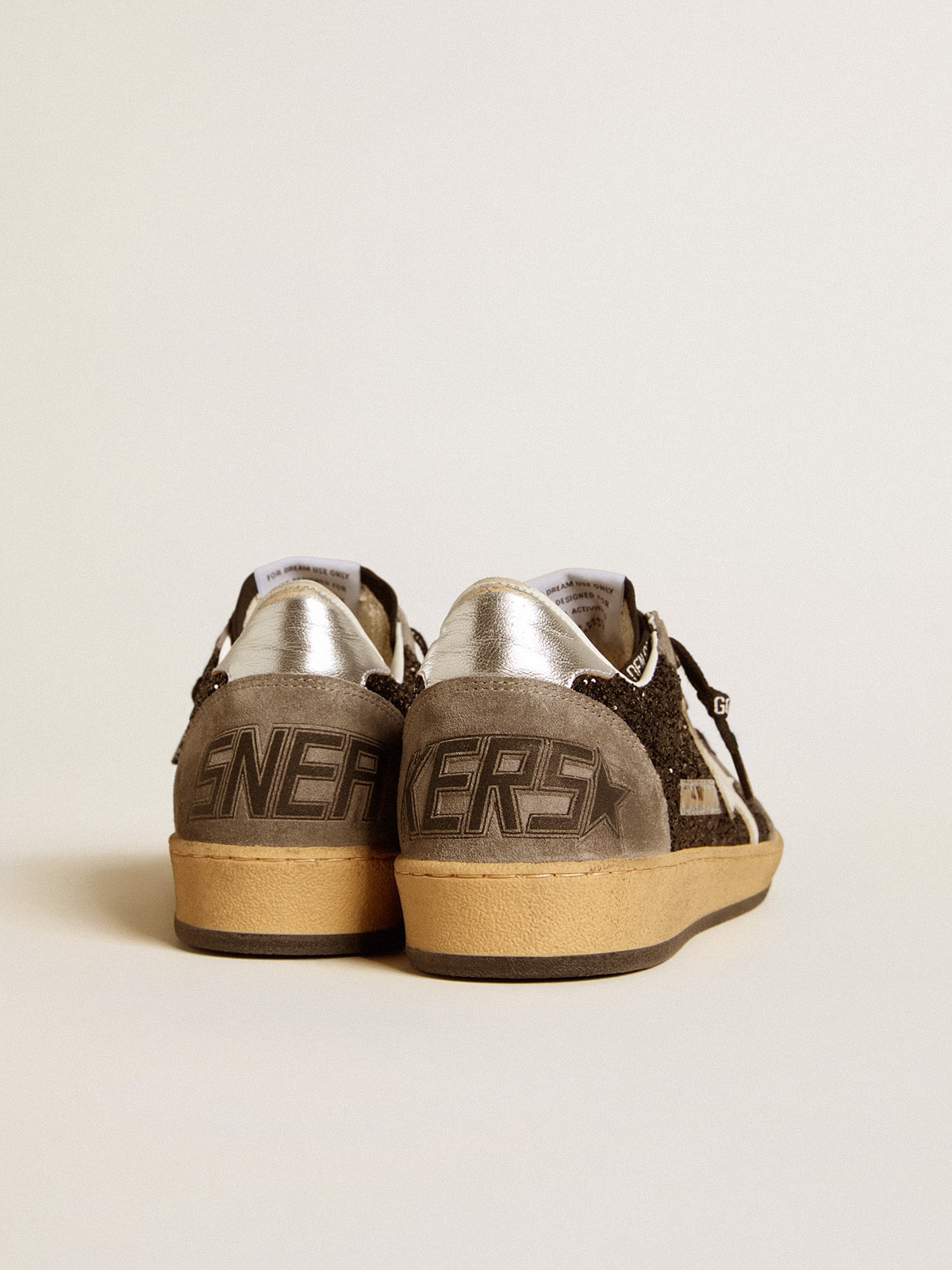 Golden Goose - Ball Star aus Glitzer mit Lederstern und Metallic-Leder an der Fersenpartie in 