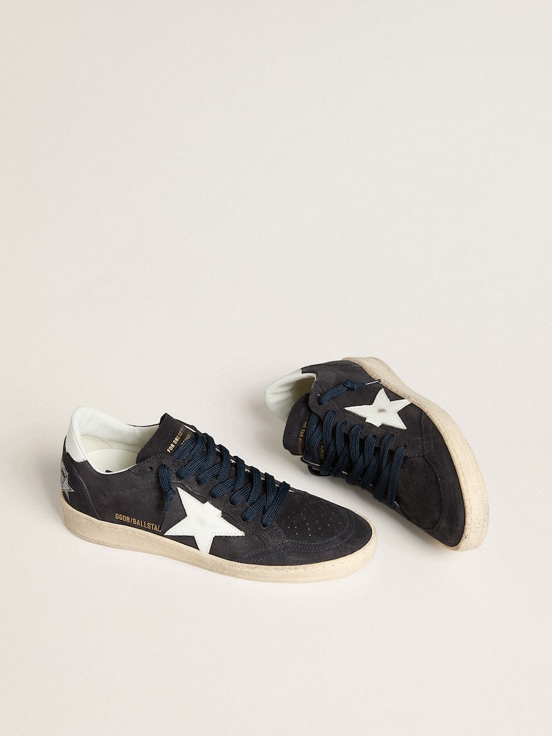 Golden Goose - Ball Star Damen aus dunkelblauem Rauleder mit Stern und Fersendetail aus Leder in 