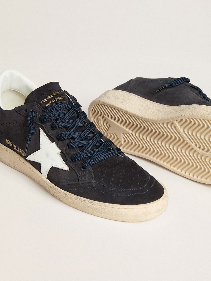 Golden Goose - Ball Star Damen aus dunkelblauem Rauleder mit Stern und Fersendetail aus Leder in 