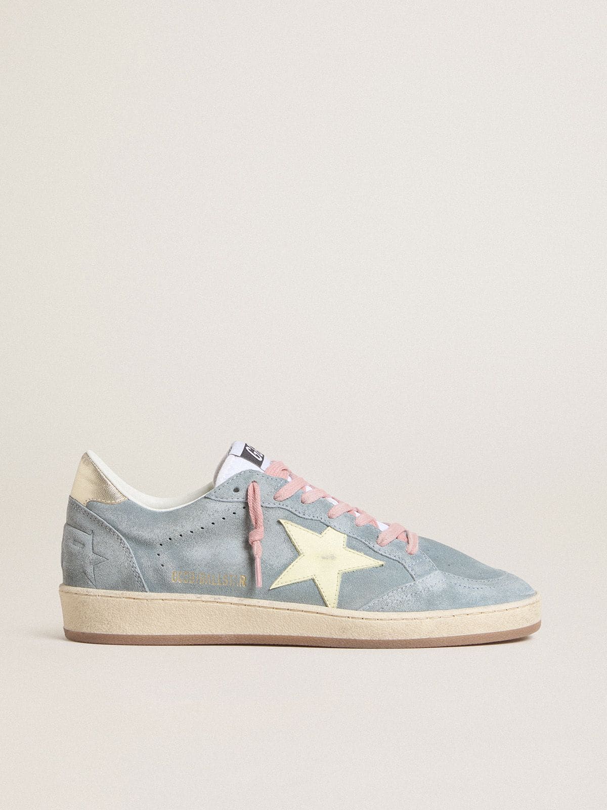 Golden Goose - Ball Star Feminino de suede azul pálido com estrela de couro cor creme in 