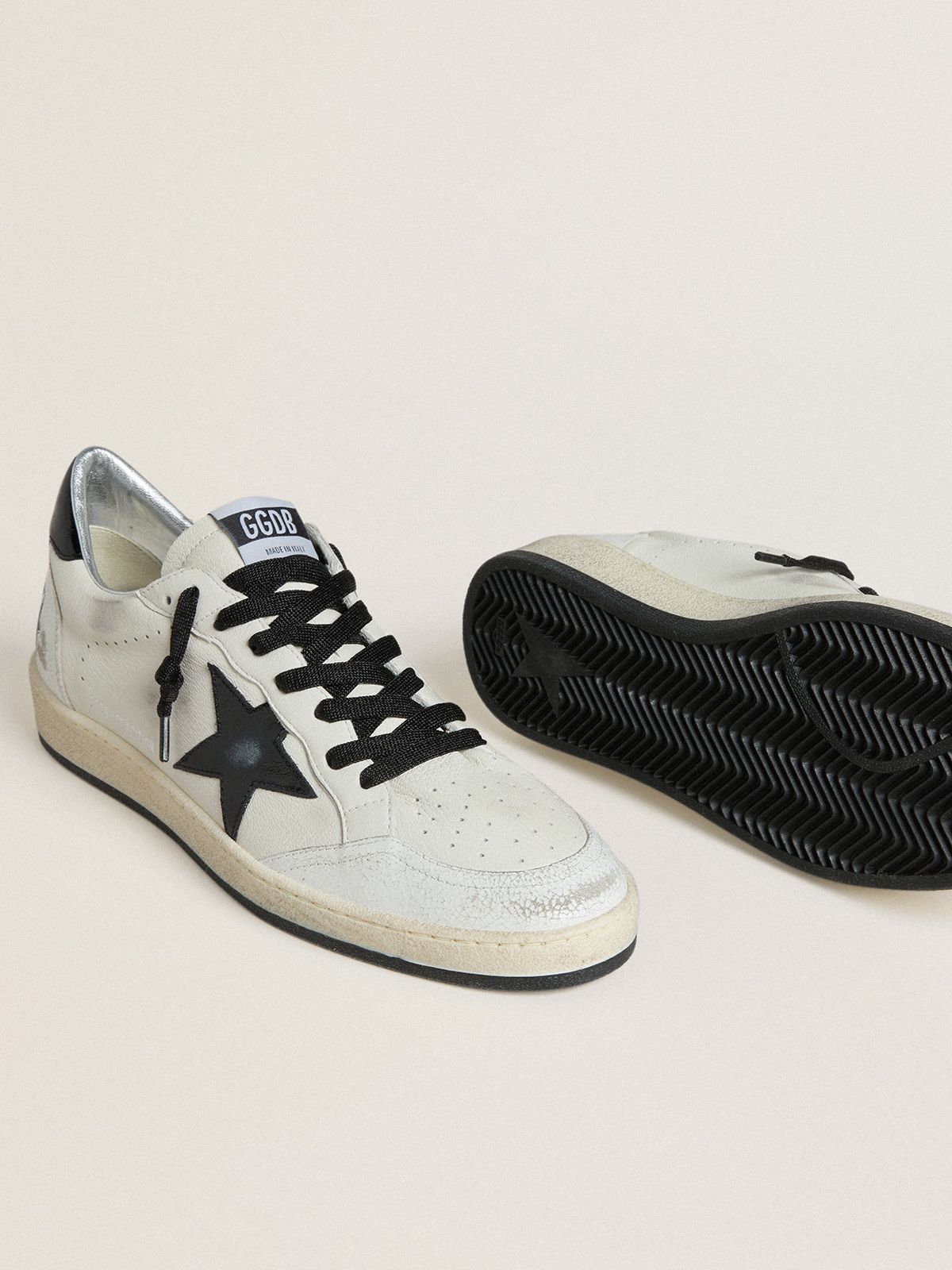 Golden Goose - Ball Star Wishes pour femme en cuir nappa avec étoile et contrefort en cuir naplak noir in