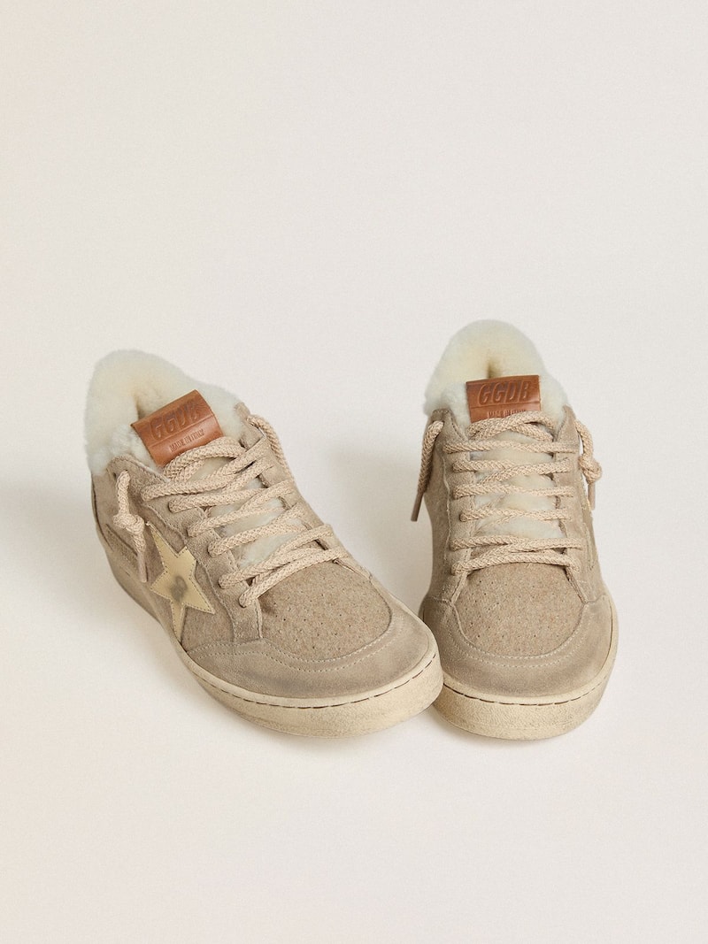 Golden Goose - Ball Star de mujer de lana beige con estrella de piel laminada dorada y forro de borrego in 