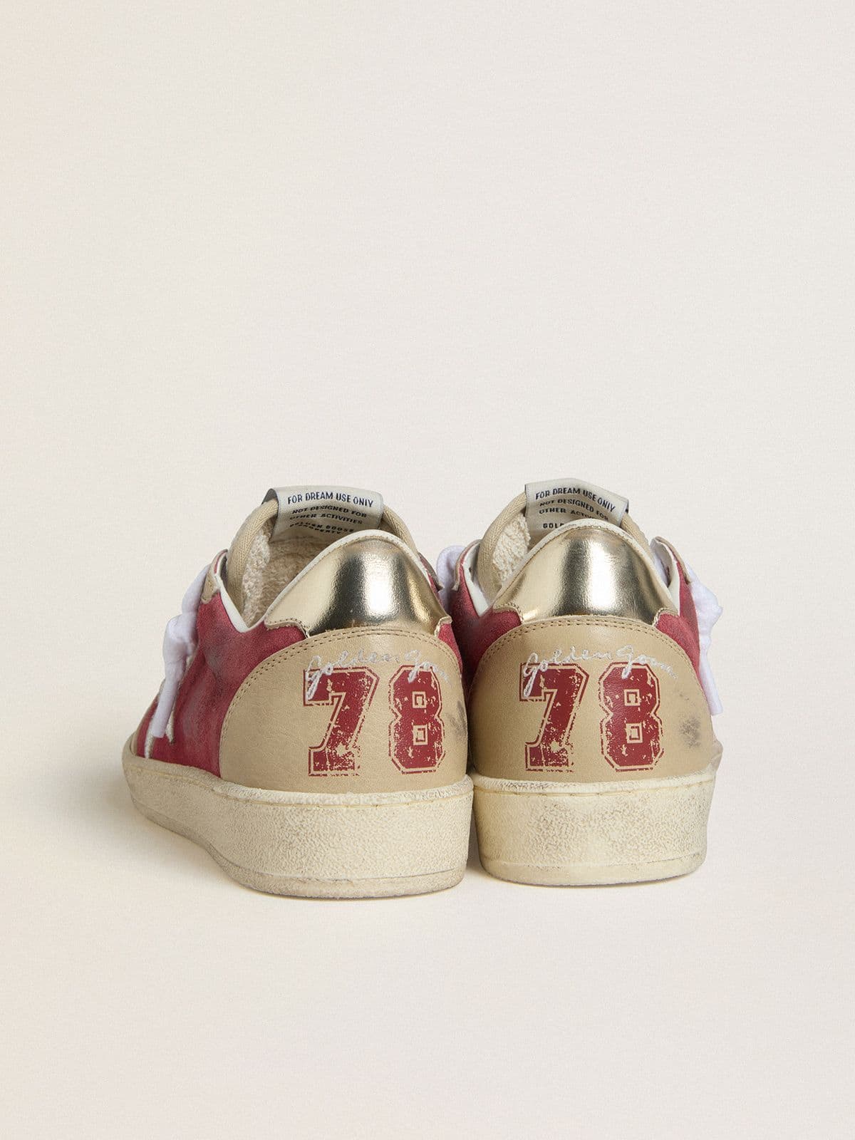 Golden Goose - Ball Star pour femme en cuir velours rouge avec &eacute;toile en cuir velours craquel&eacute; blanc et contrefort en cuir platine in 