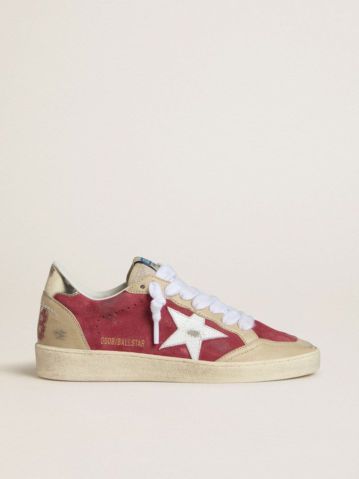 Golden Goose - Ball Star pour femme en cuir velours rouge avec &eacute;toile en cuir velours craquel&eacute; blanc et contrefort en cuir platine in 