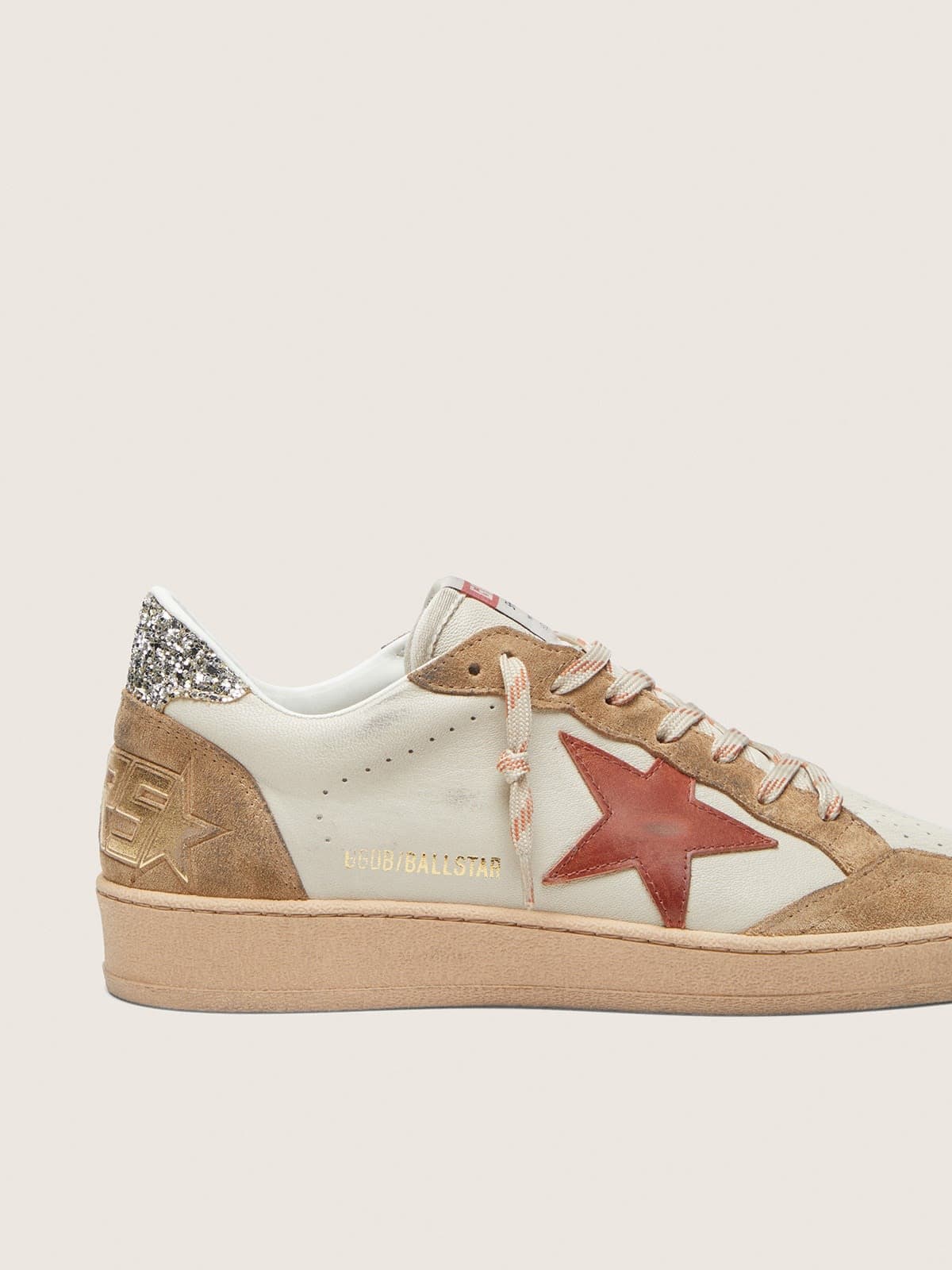 Golden Goose - 여성 브릭 레드 레더 스타와 스웨이드 인서트 크림 레더 볼스타 in 