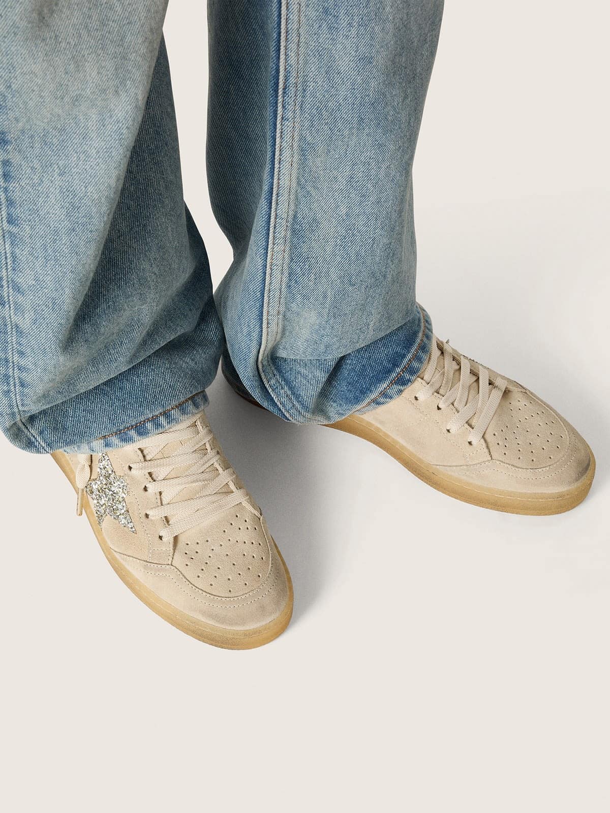 Golden Goose - Ball Star donna in suede color perla con stella glitter argento in 