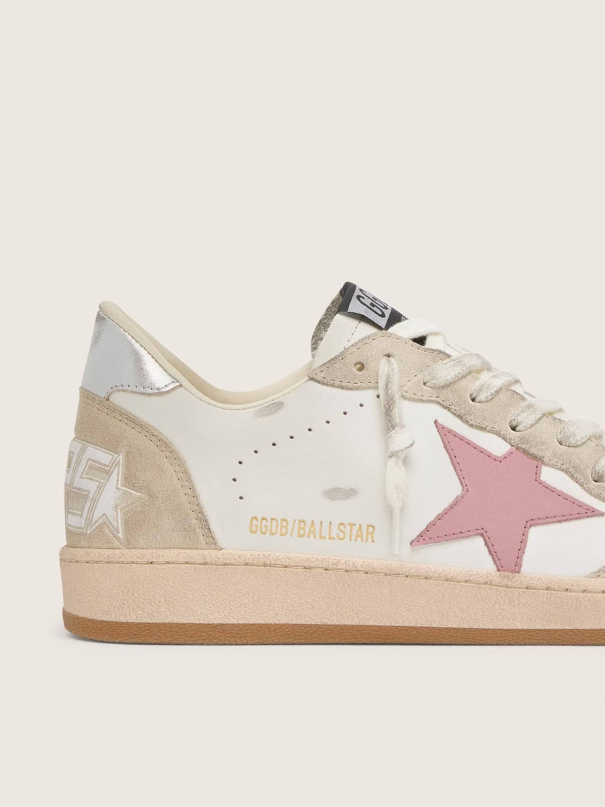 Golden Goose - Ball Star Damen aus wei&szlig;em Leder und perlfarbenem Suede mit Stern in Altrosa in 