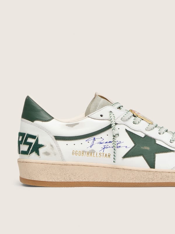 Golden Goose - Ball Star LTD donna in pelle bianca con stella verde e Skins applicata in 