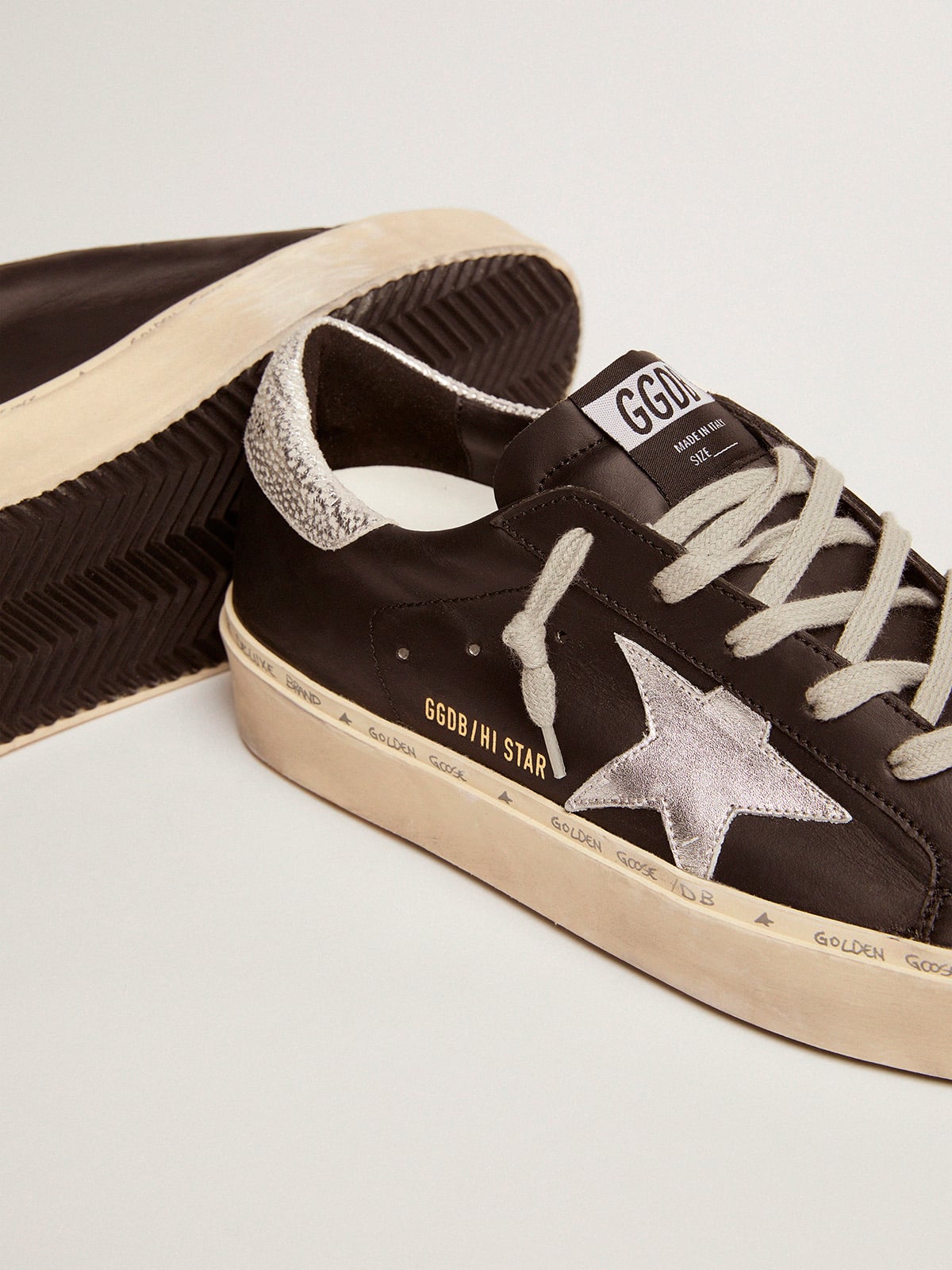 Golden Goose - Damen Hi Star aus schwarzem Leder mit silbernem Metallic-Lederstern in 