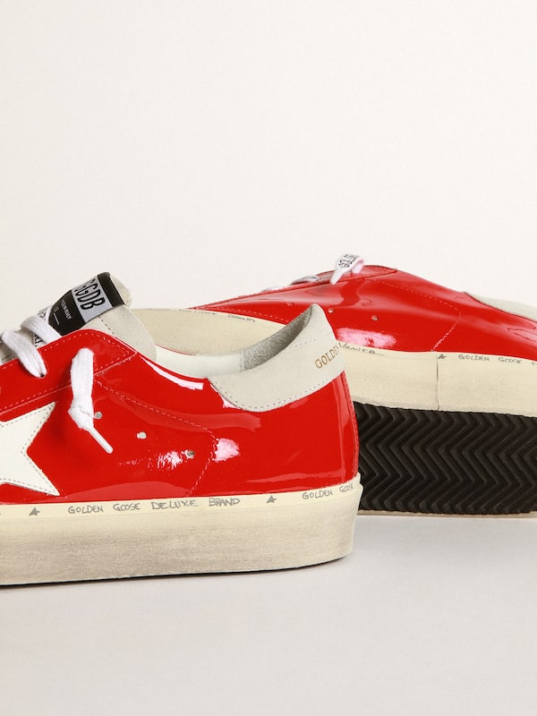 Golden Goose - Sneaker Hi Star aus rotem Lackleder mit weißem Lederstern und Rauleder in Dirty-White an der Fersenpartie in 