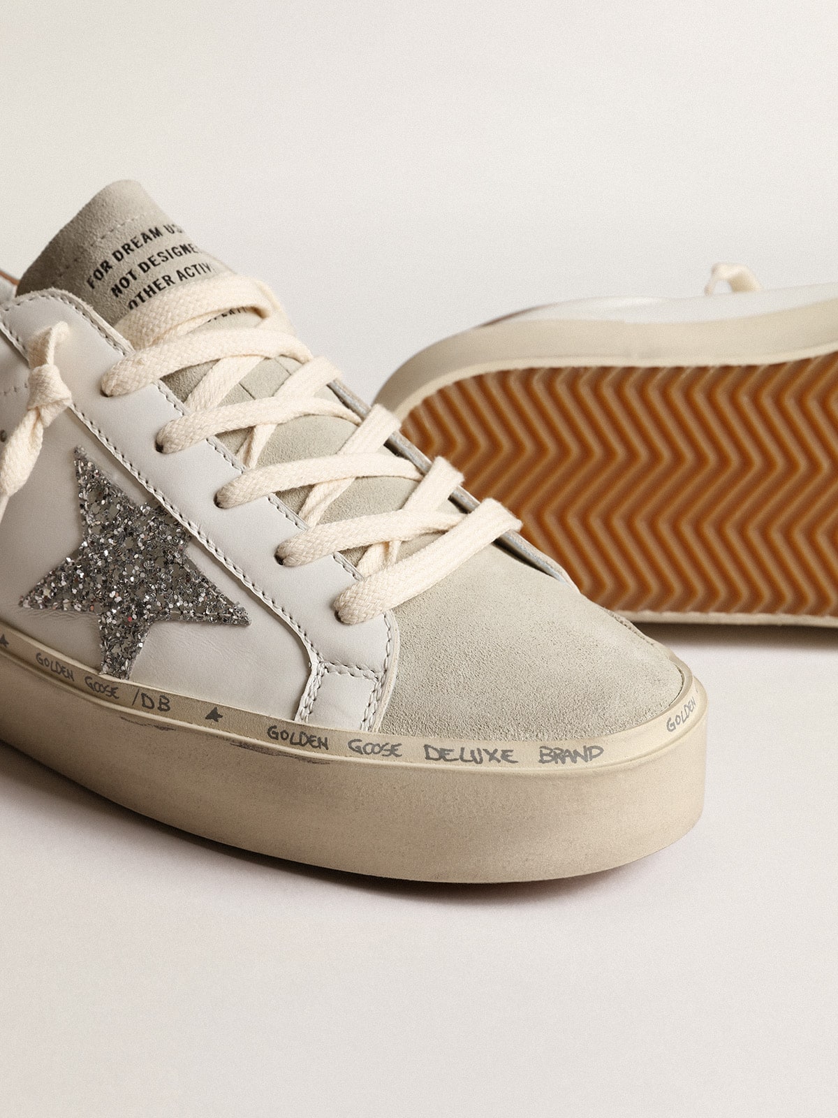 Golden Goose - Hi Star pour femme avec étoile à paillettes argentées et contrefort en cuir nubuck gris tourterelle in 