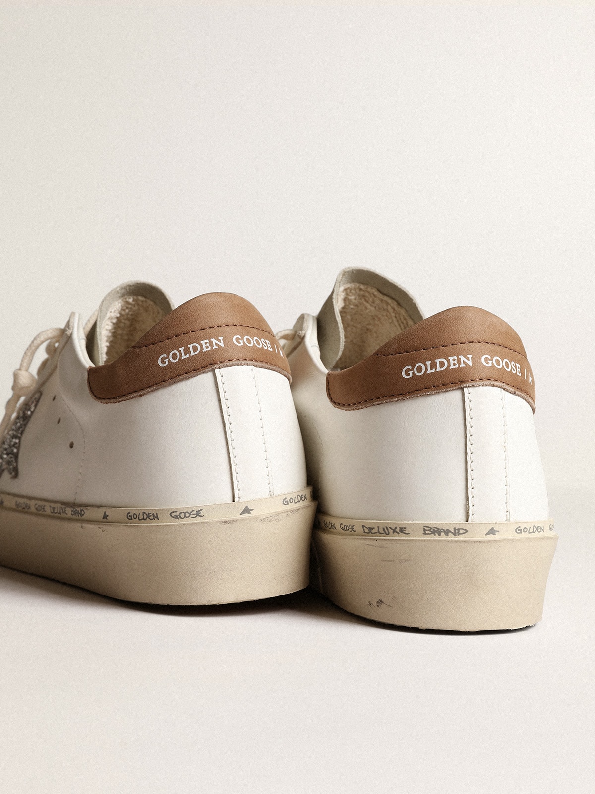 Golden Goose - Hi Star Donna con stella in glitter argento e talloncino in nabuk tortora in 