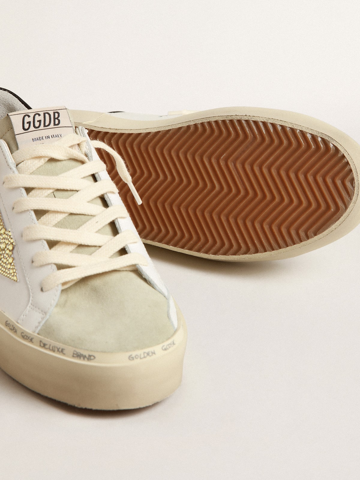 Golden Goose - Hi Star mit Stern aus Swarovski-Kristallen und schwarzer Fersenpartie in 