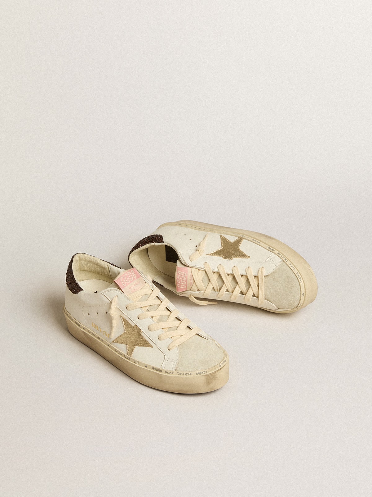 Golden Goose - Hi Star avec étoile en cuir lamé platine et contrefort à paillettes in 