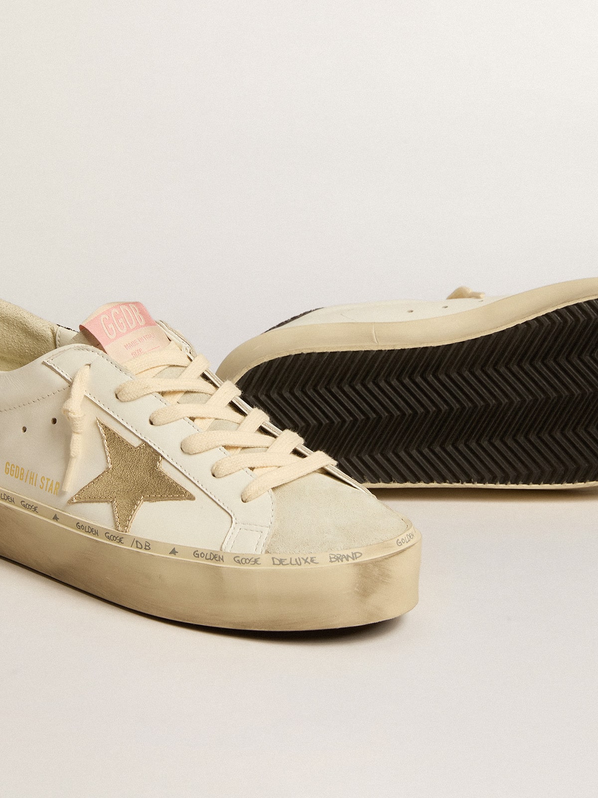 Golden Goose - Hi Star avec étoile en cuir lamé platine et contrefort à paillettes in 