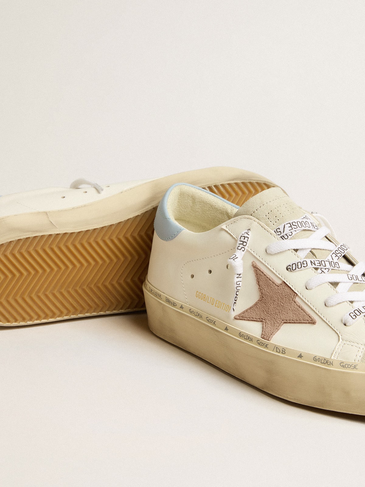 Golden Goose - Hi Star LTD com estrela de suede rosa e talão de couro azul in 